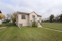 237 12th AV SE, Minot, ND 58701