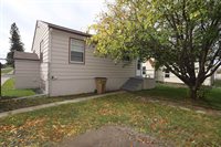 237 12th AV SE, Minot, ND 58701