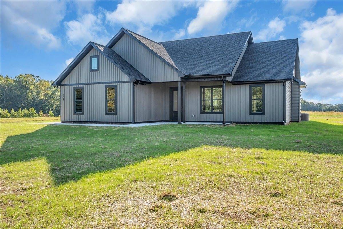 1053 Arch Cope Rd, Morrison, TN 37357