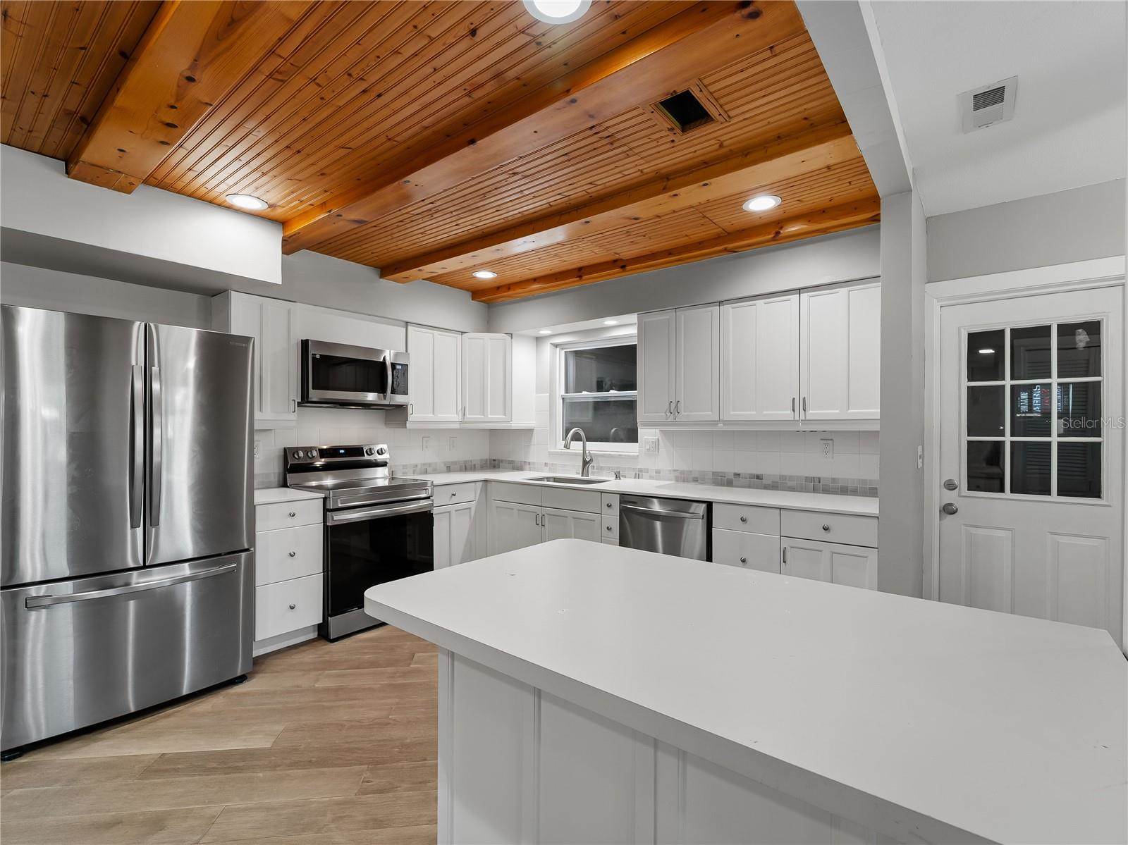 32 Bay Avenue, Osprey, FL 34229