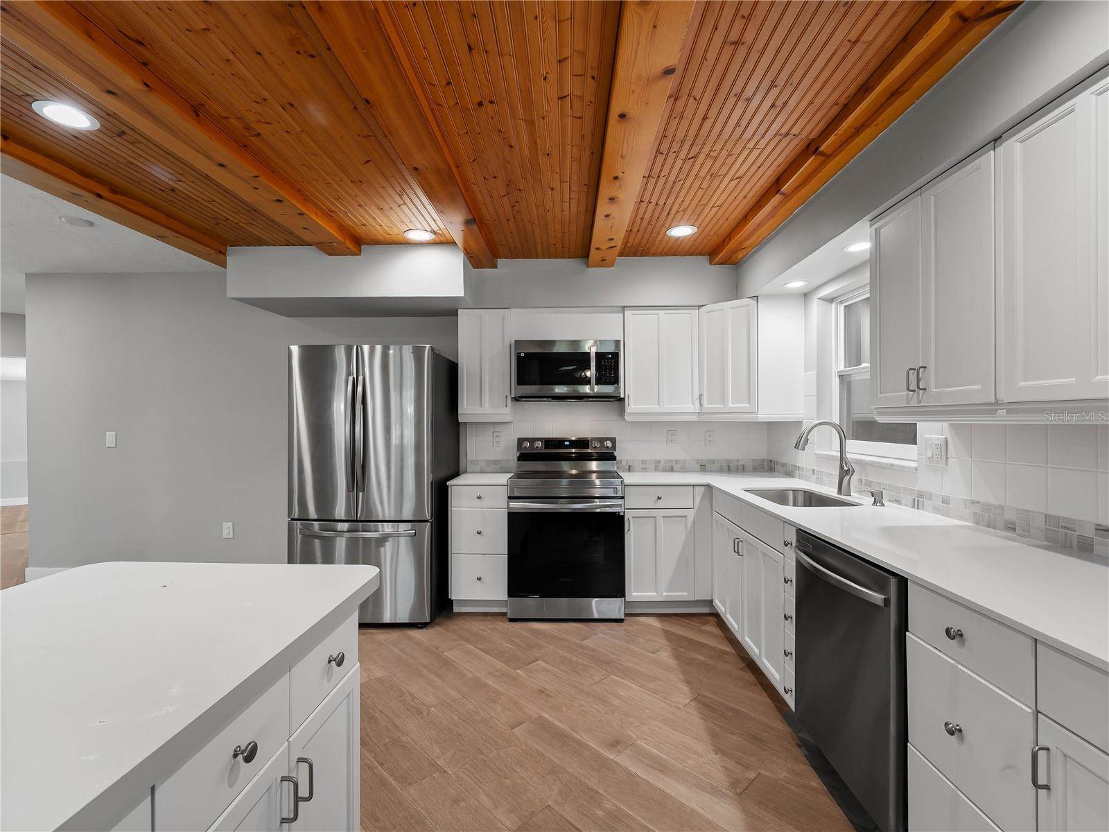 32 Bay Avenue, Osprey, FL 34229