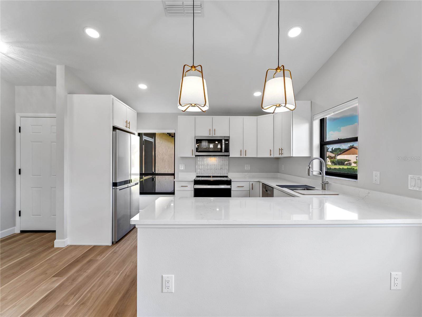 1711 Curry Avenue, Nokomis, FL 34275