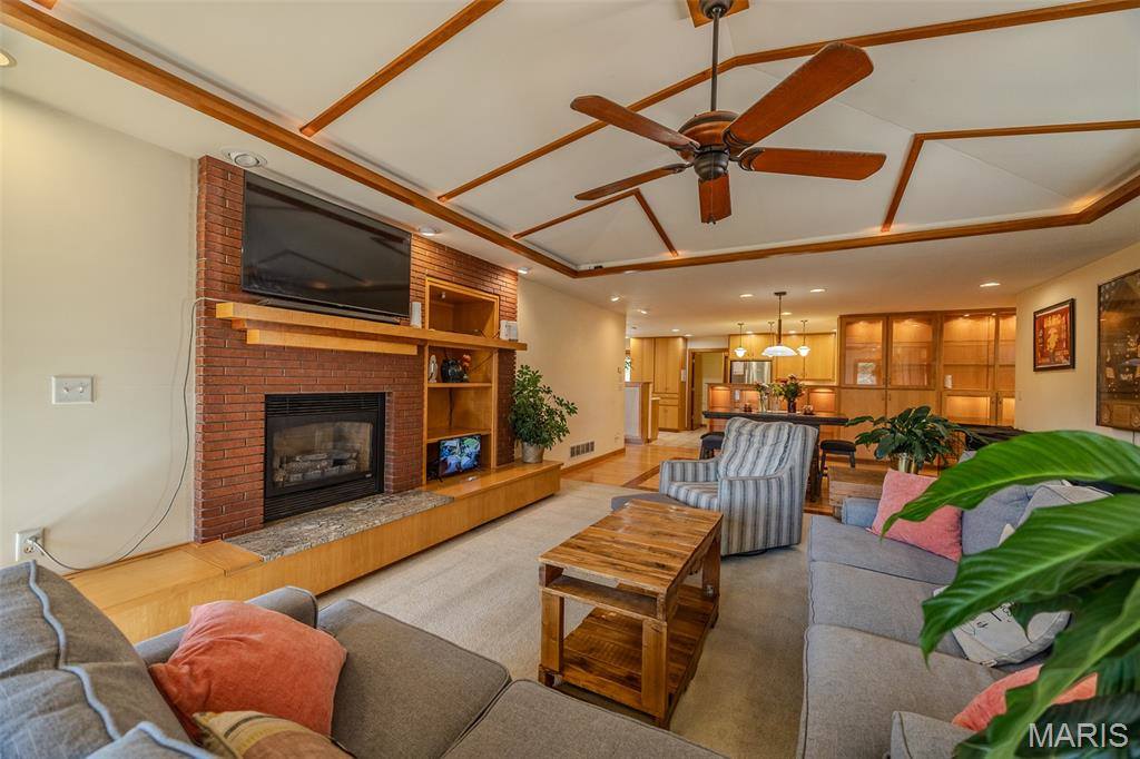 23643 Red Hawk Drive, Lebanon, MO 65536