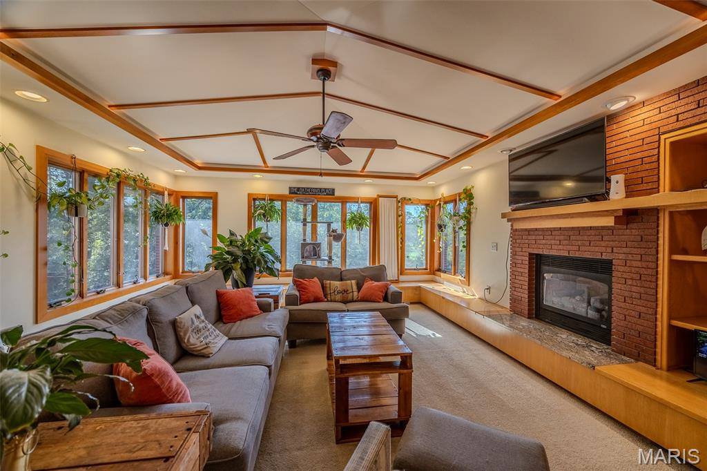 23643 Red Hawk Drive, Lebanon, MO 65536