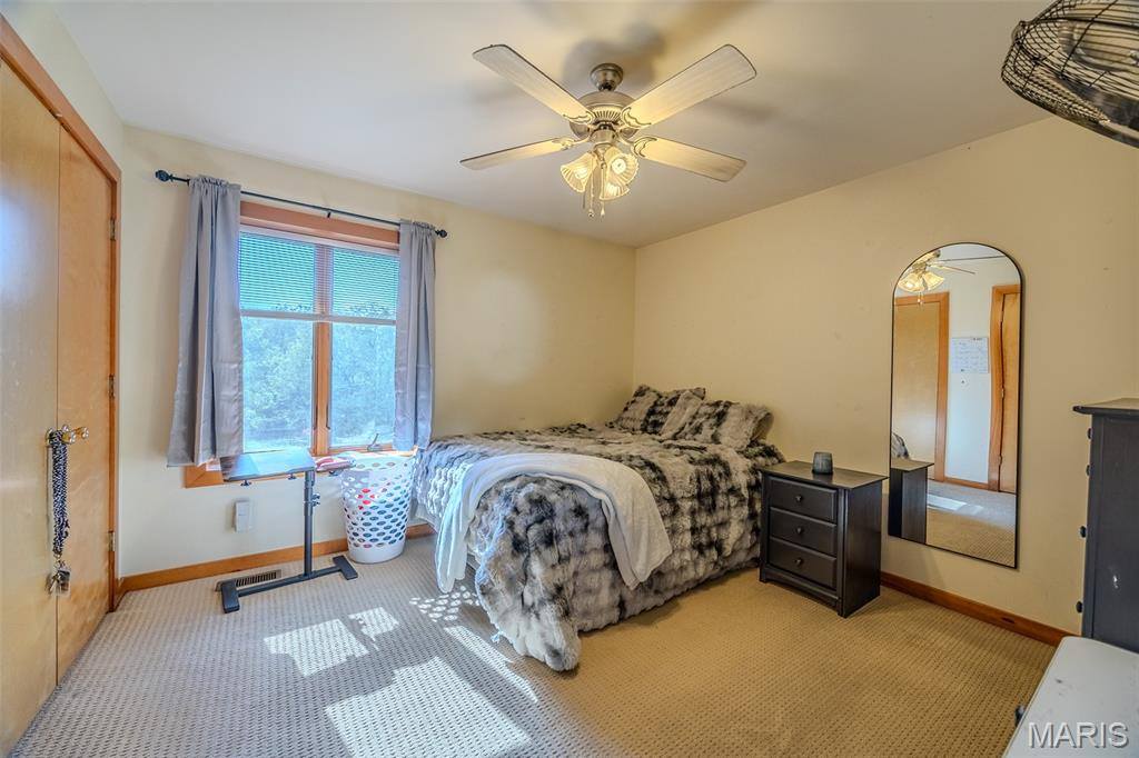 23643 Red Hawk Drive, Lebanon, MO 65536