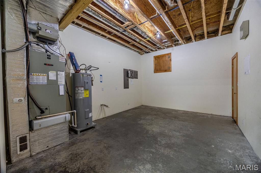 23643 Red Hawk Drive, Lebanon, MO 65536