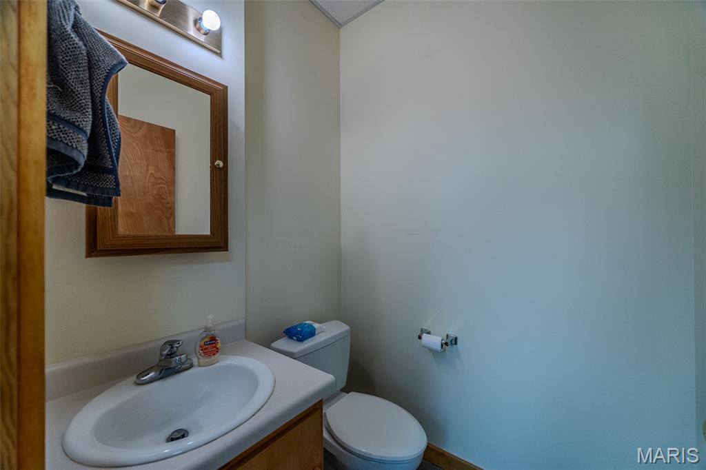 23643 Red Hawk Drive, Lebanon, MO 65536