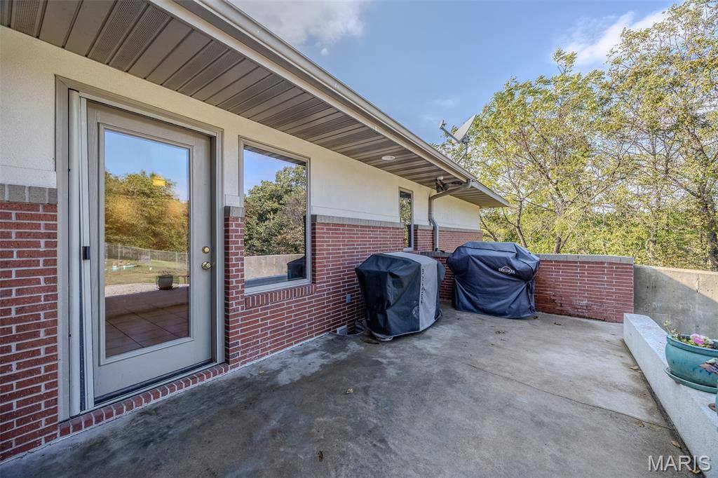 23643 Red Hawk Drive, Lebanon, MO 65536