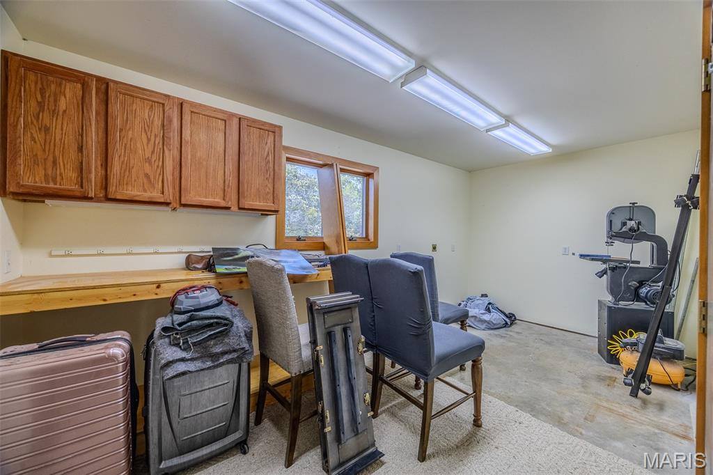 23643 Red Hawk Drive, Lebanon, MO 65536