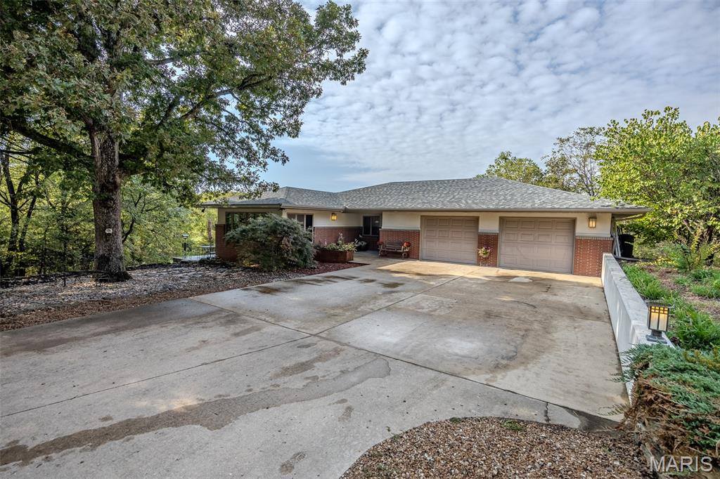 23643 Red Hawk Drive, Lebanon, MO 65536