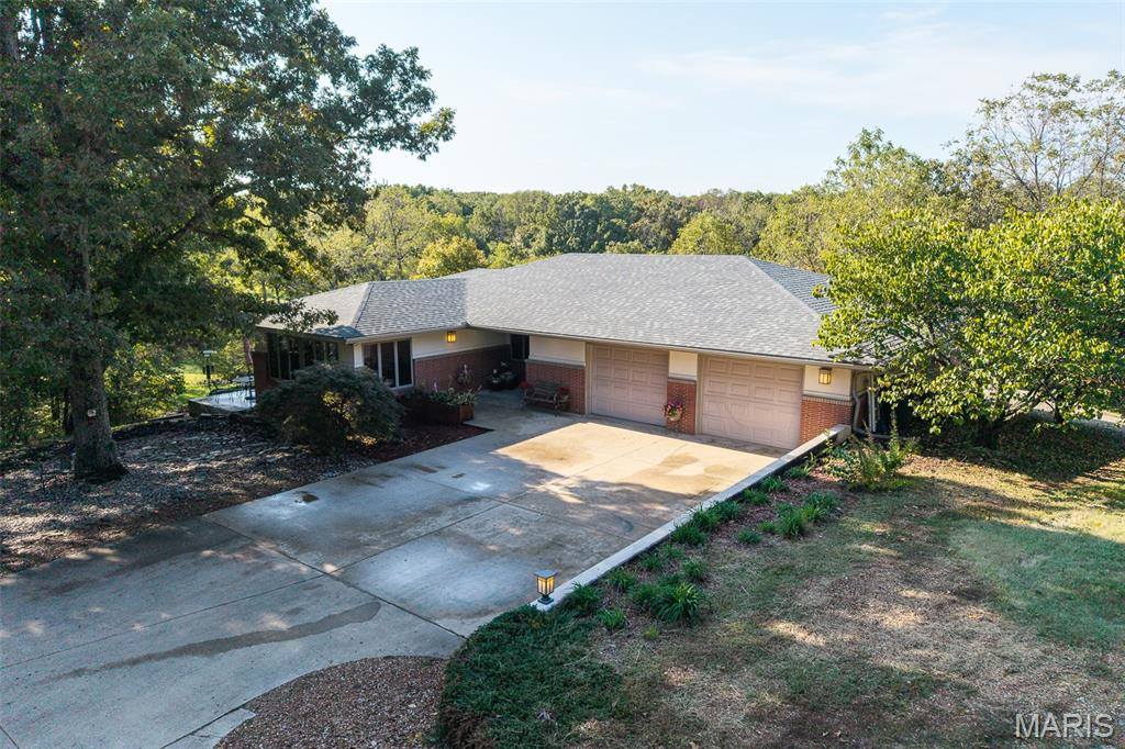 23643 Red Hawk Drive, Lebanon, MO 65536