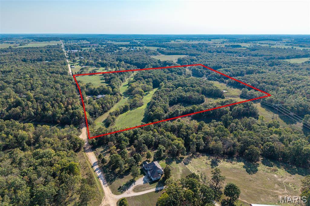 23643 Red Hawk Drive, Lebanon, MO 65536