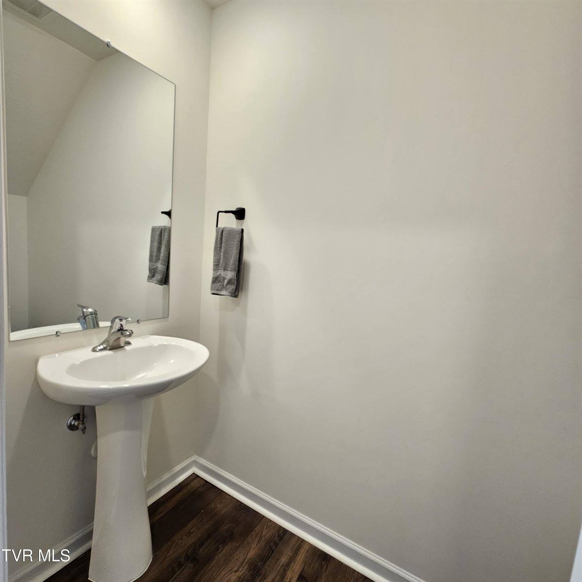 1070 Clearwater Lane, Johnson City, TN 37601