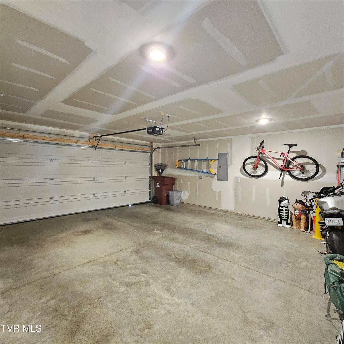 1070 Clearwater Lane, Johnson City, TN 37601