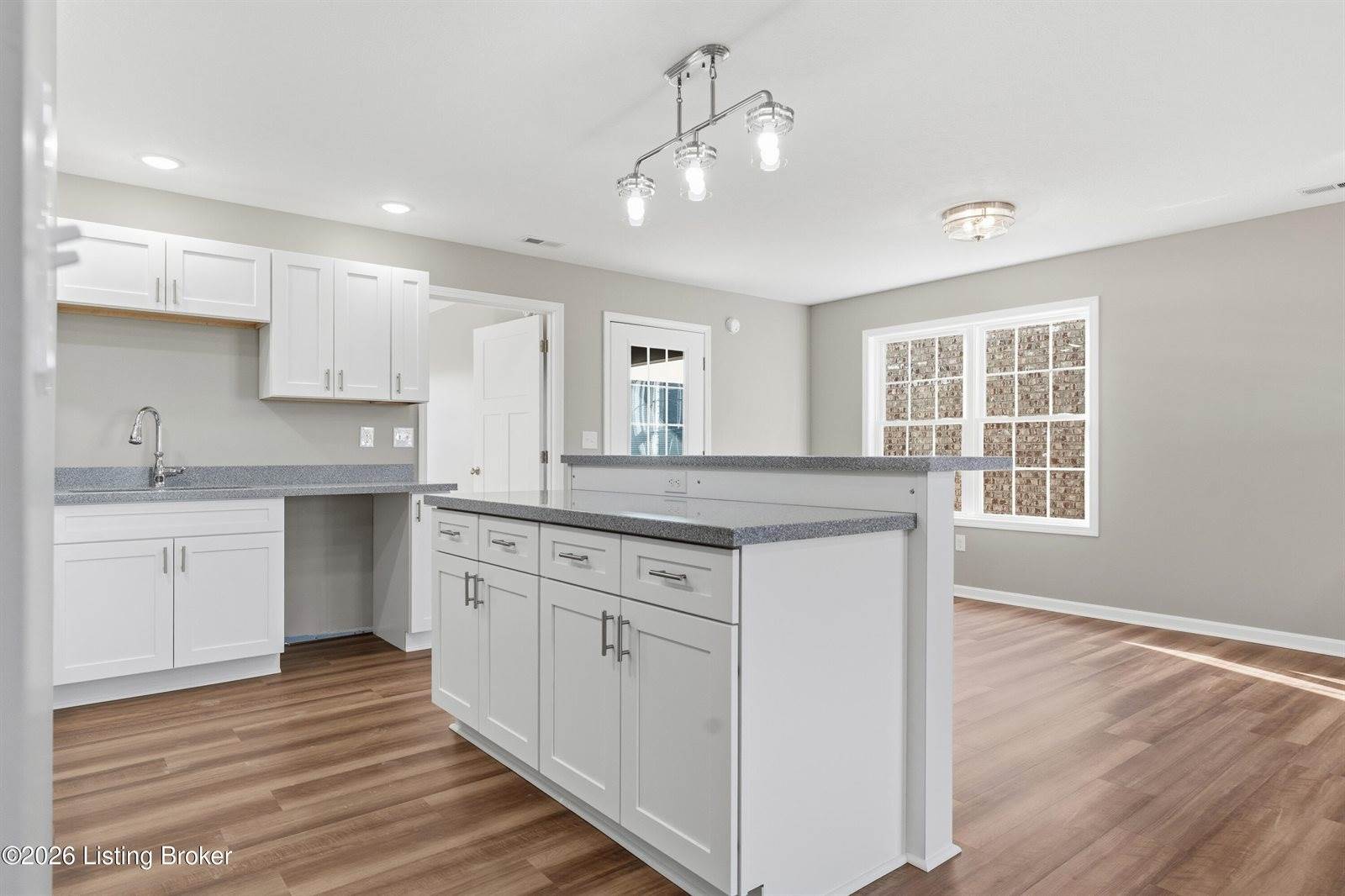 15 Paislynne Ct, Brandenburg, KY 40108