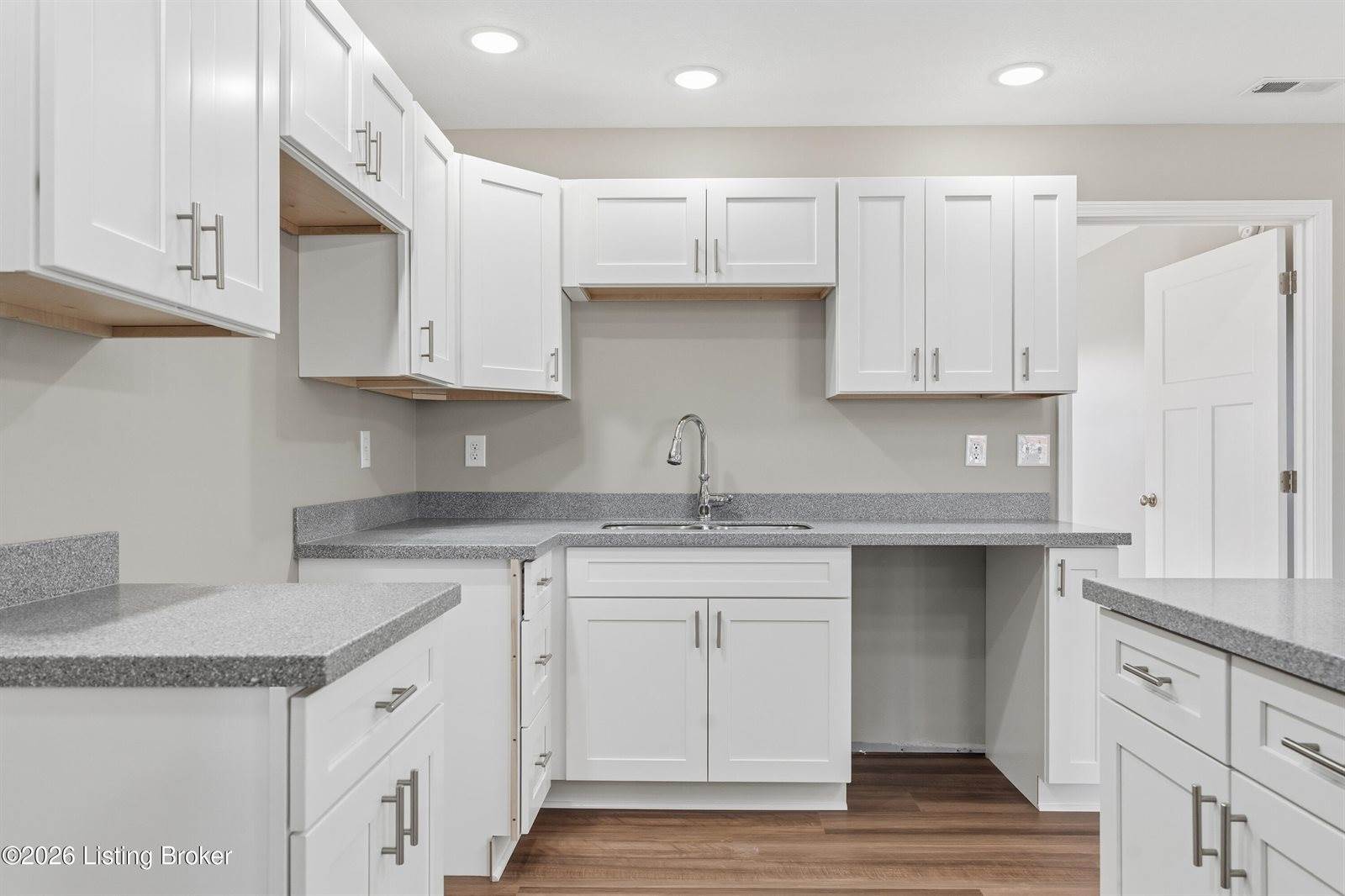 15 Paislynne Ct, Brandenburg, KY 40108