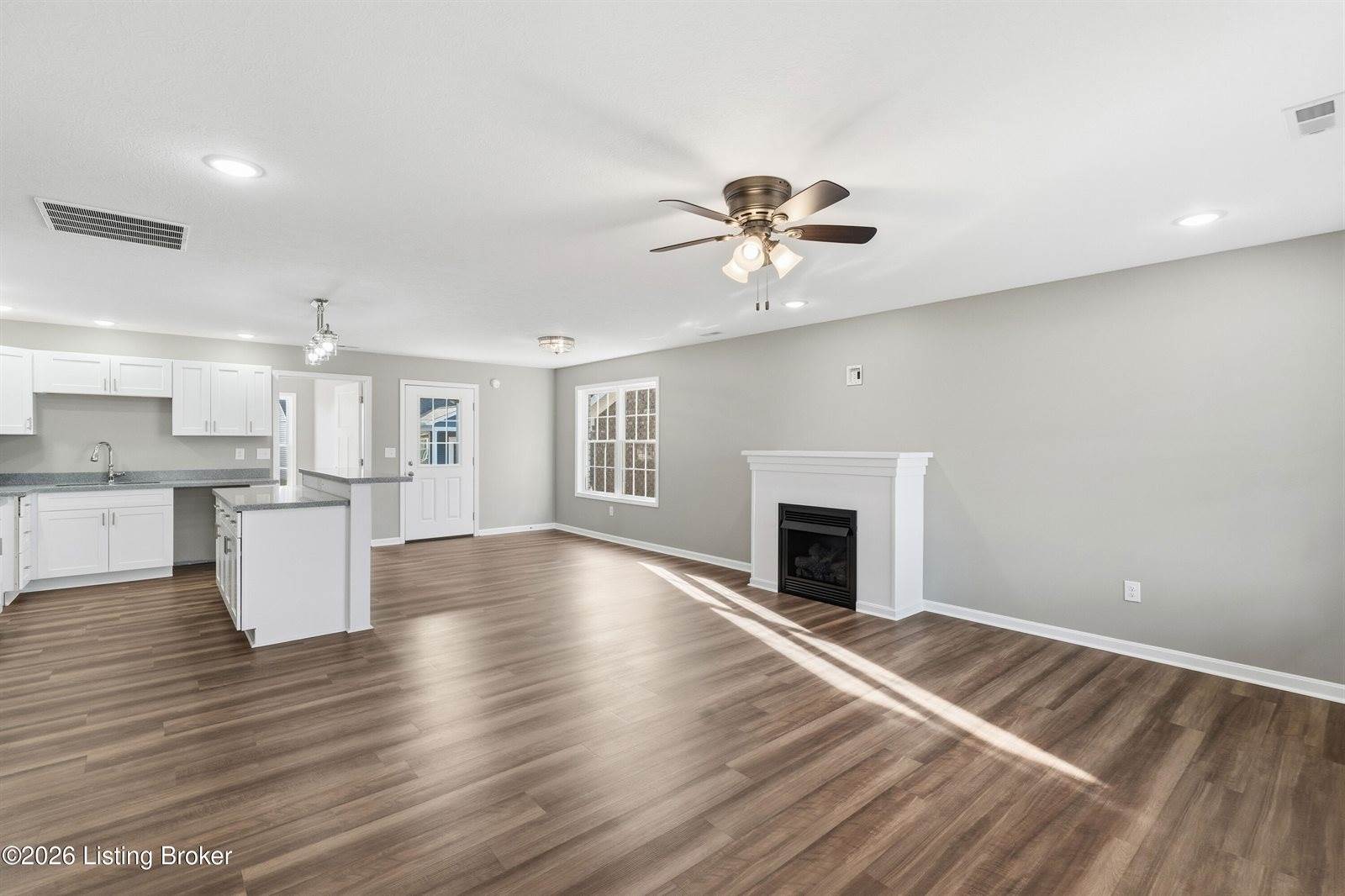 15 Paislynne Ct, Brandenburg, KY 40108