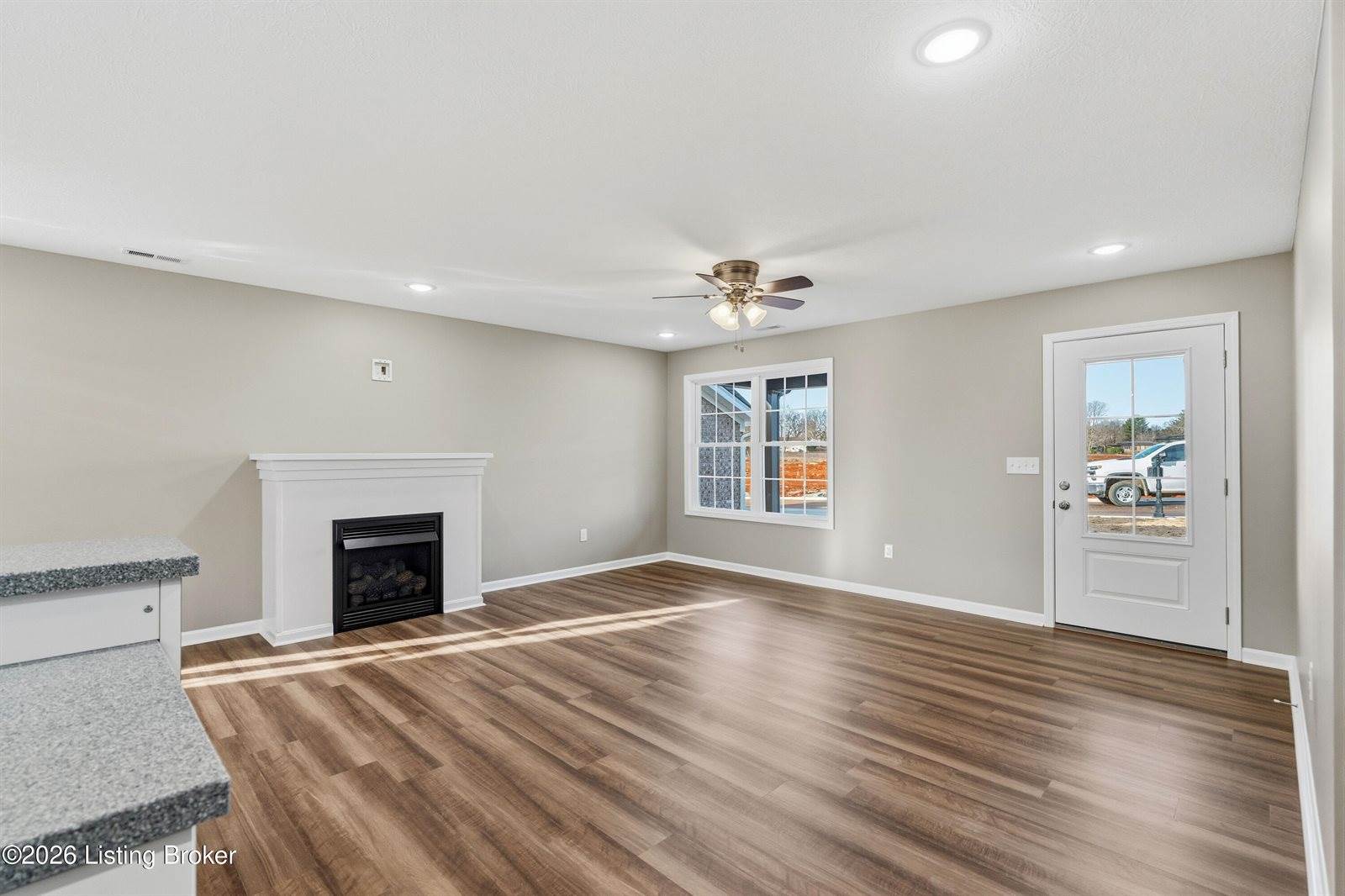 15 Paislynne Ct, Brandenburg, KY 40108