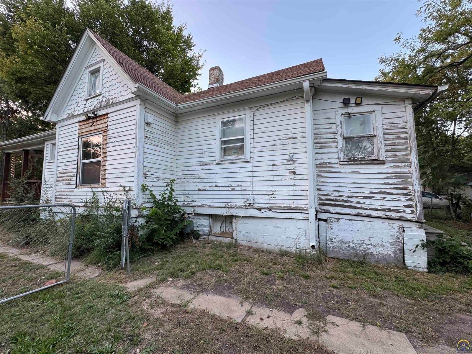 1630 SW Buchanan ST, Topeka, KS 66604