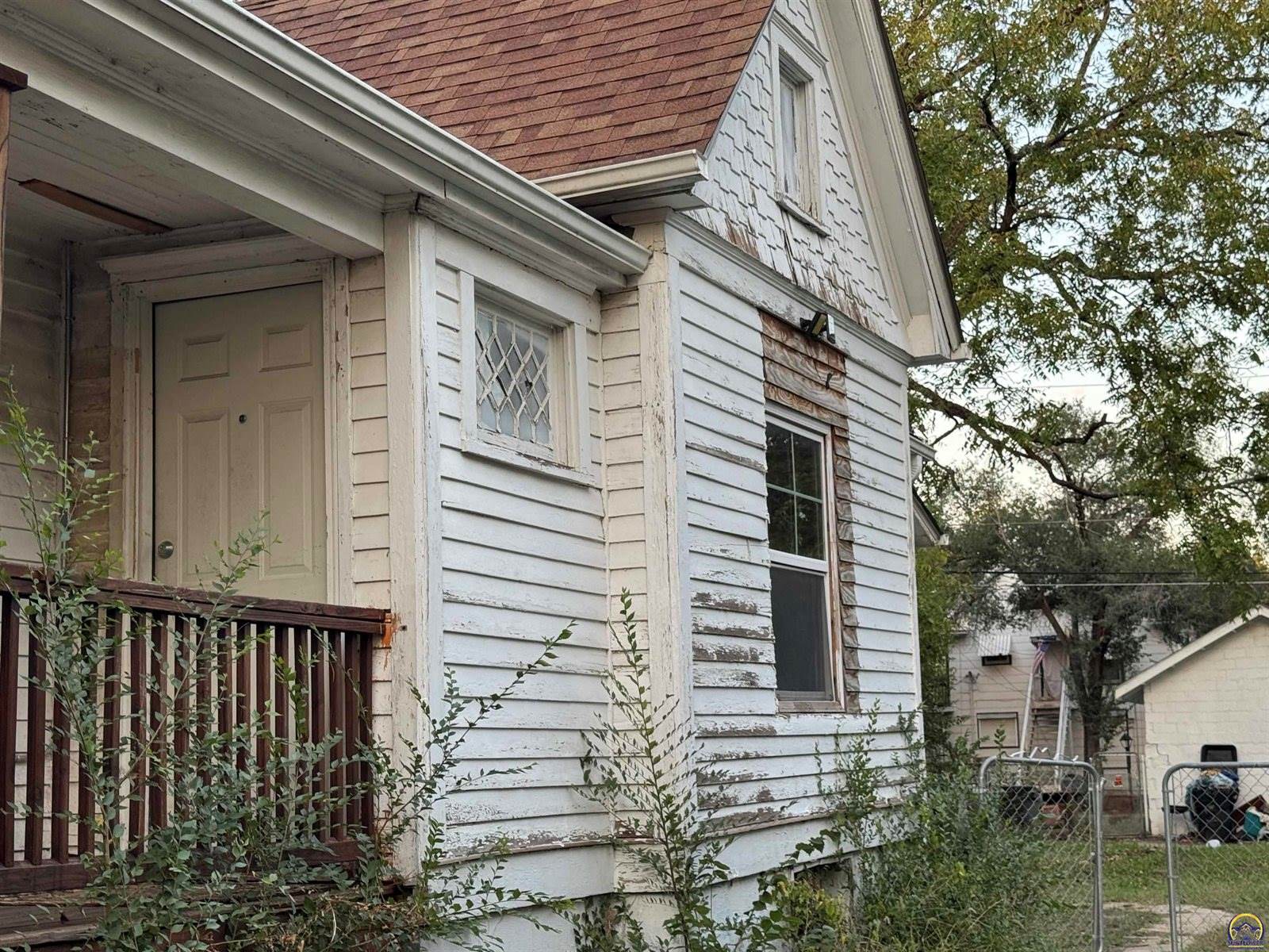 1630 SW Buchanan ST, Topeka, KS 66604