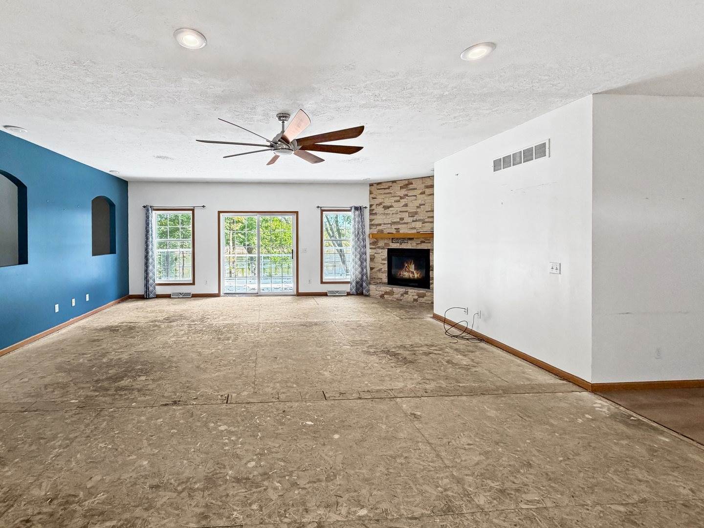 4842 East Il Route 72, Byron, IL 61010