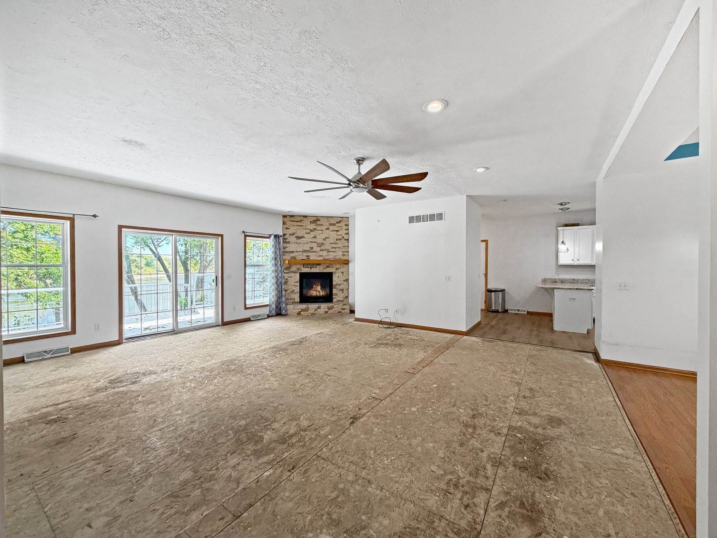 4842 East Il Route 72, Byron, IL 61010