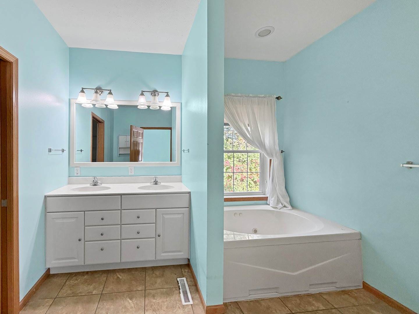 4842 East Il Route 72, Byron, IL 61010