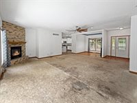 4842 East Il Route 72, Byron, IL 61010