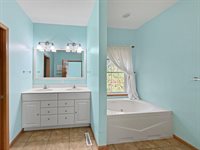 4842 East Il Route 72, Byron, IL 61010