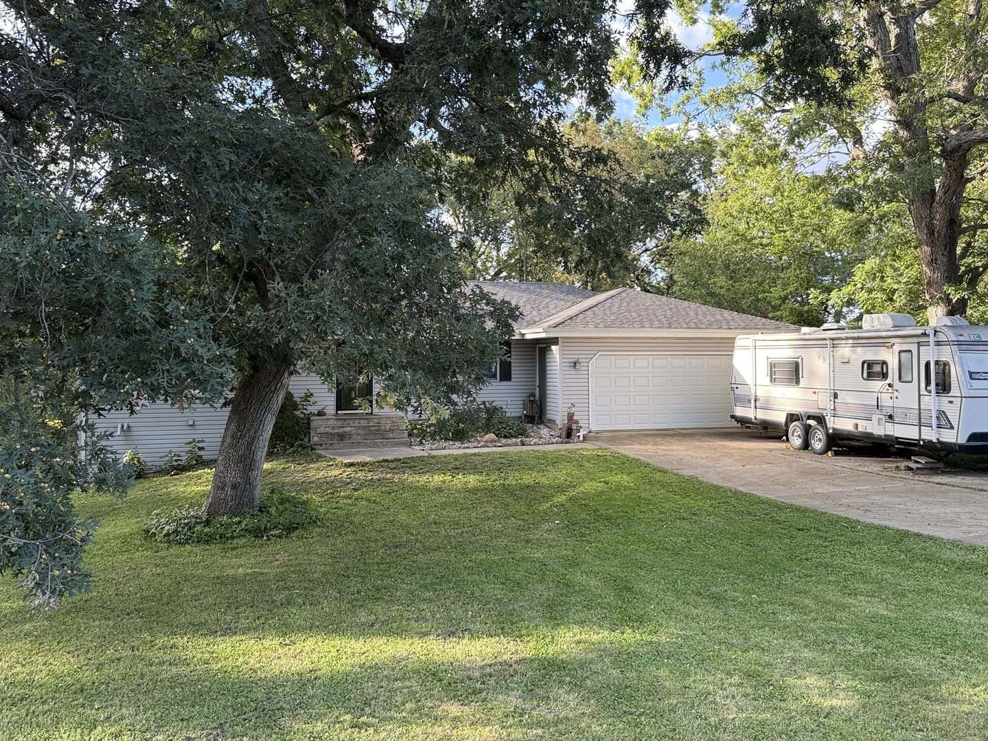 585 Knollwood Road, Davis, IL 61019