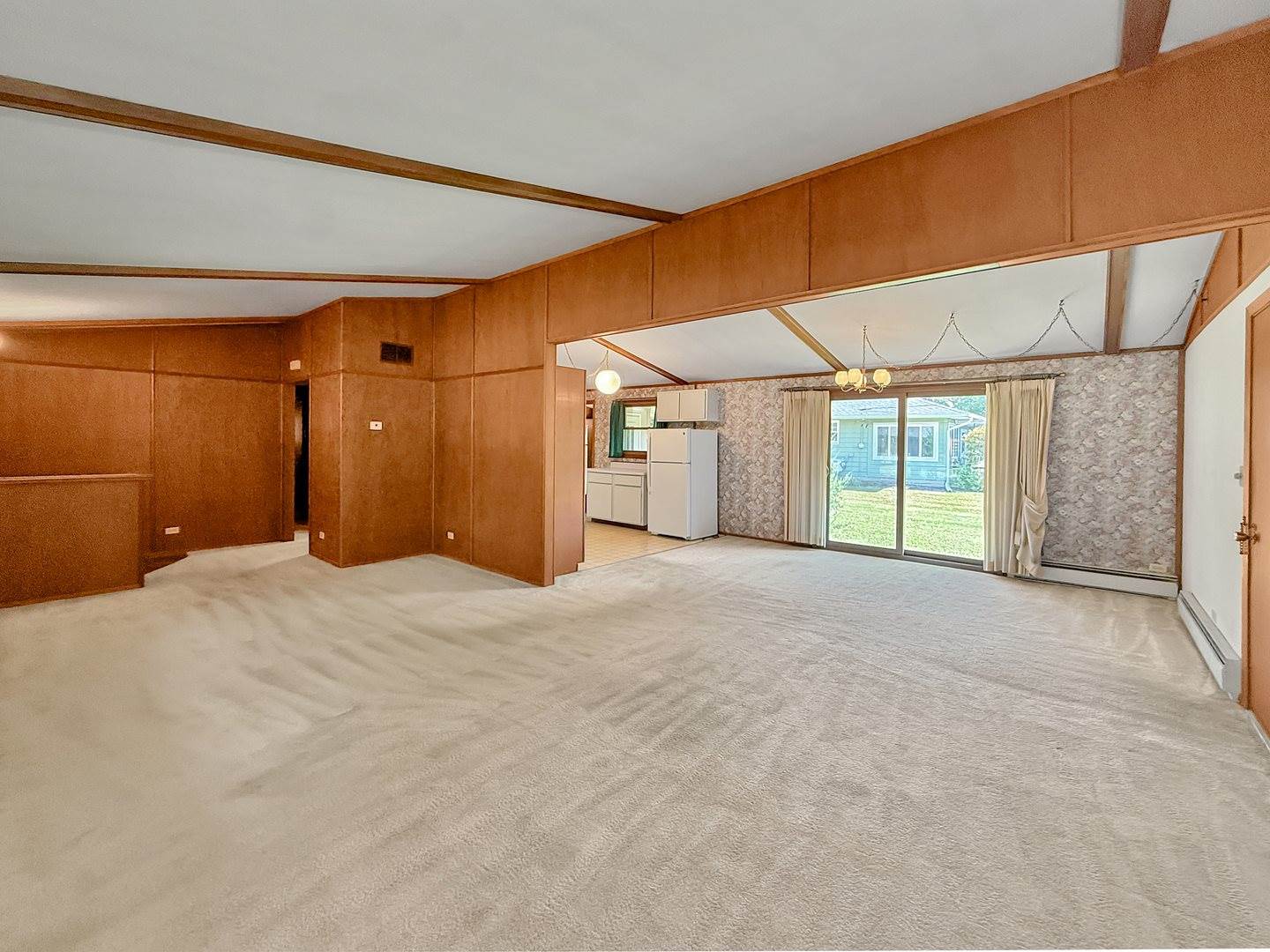 1460 Bolkinwood Drive, Freeport, IL 61032