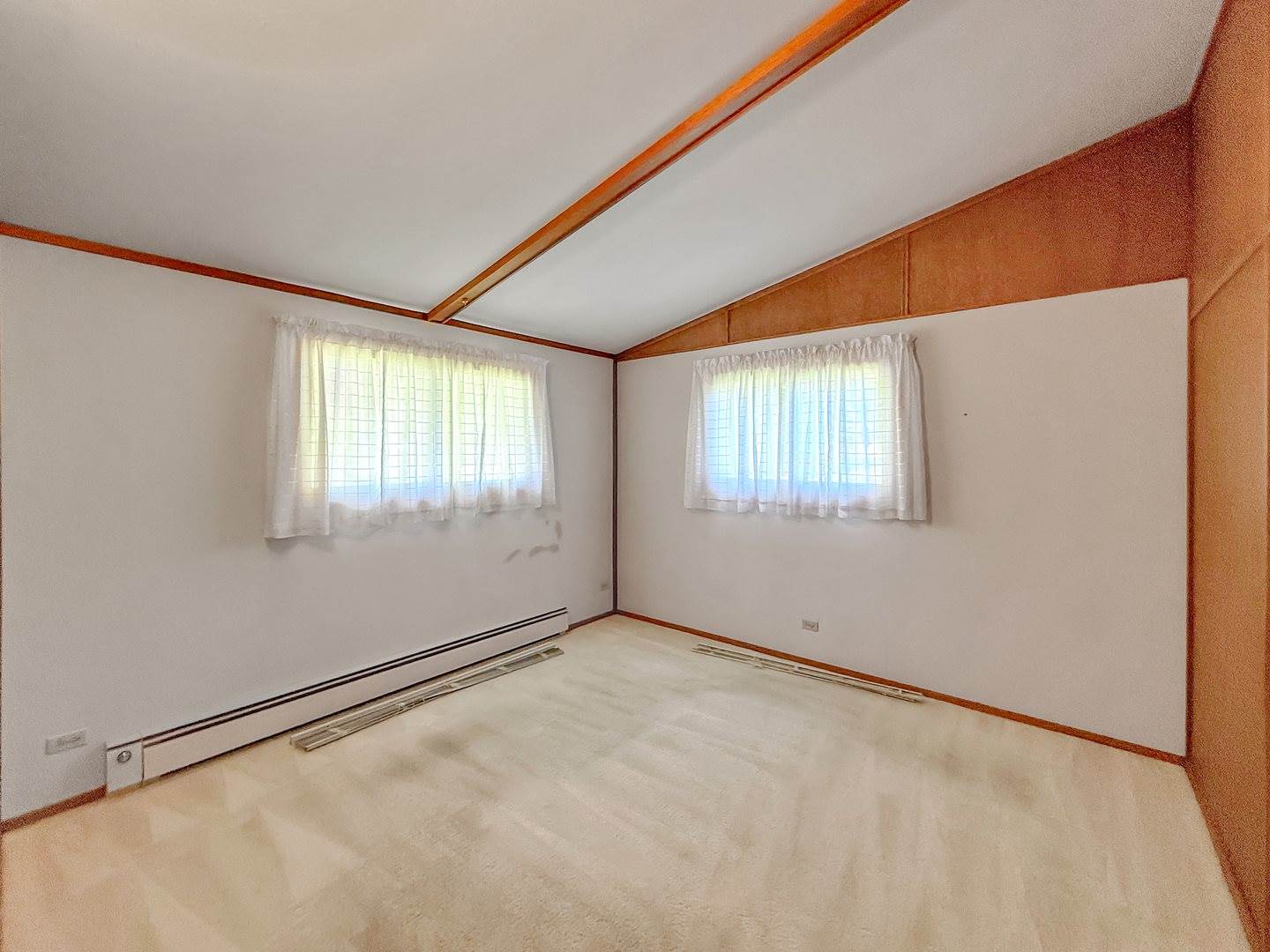 1460 Bolkinwood Drive, Freeport, IL 61032