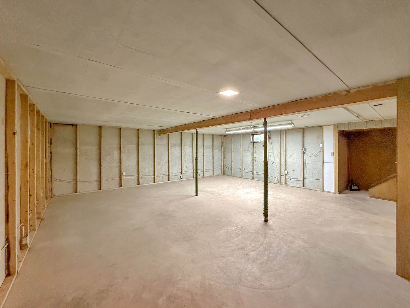 1460 Bolkinwood Drive, Freeport, IL 61032