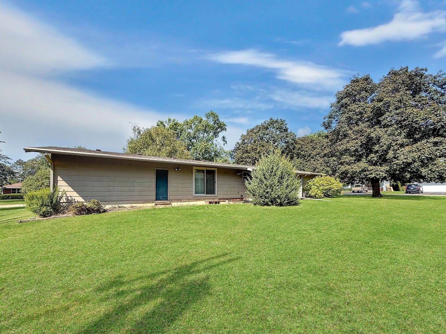 1460 Bolkinwood Drive, Freeport, IL 61032