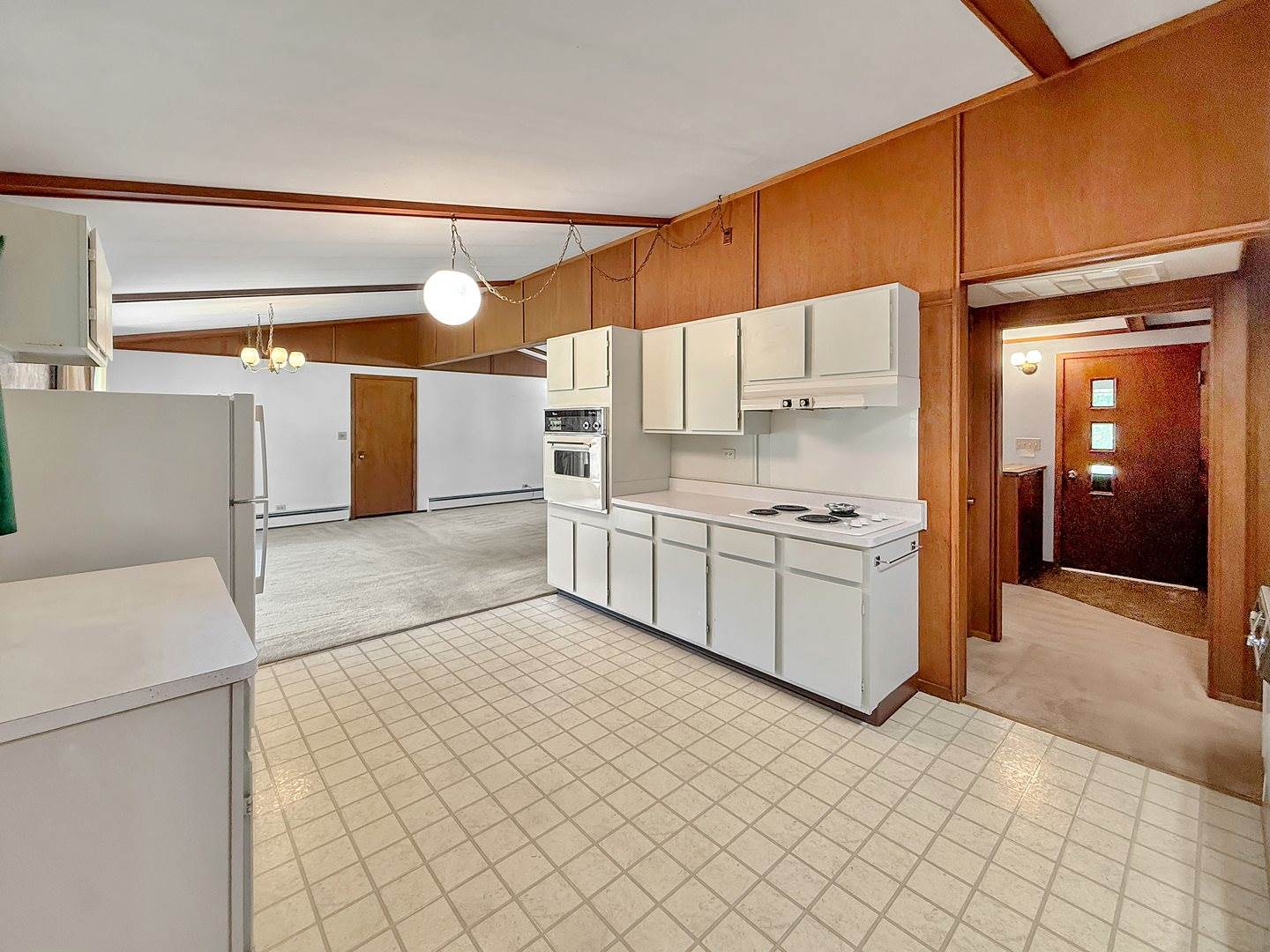 1460 Bolkinwood Drive, Freeport, IL 61032