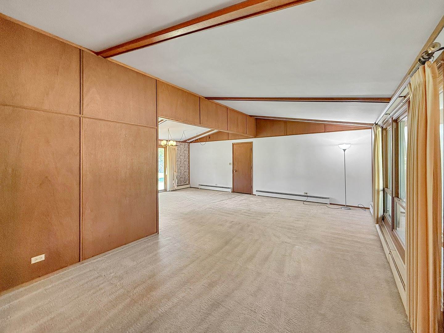 1460 Bolkinwood Drive, Freeport, IL 61032