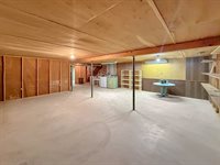 1460 Bolkinwood Drive, Freeport, IL 61032