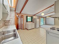 1460 Bolkinwood Drive, Freeport, IL 61032