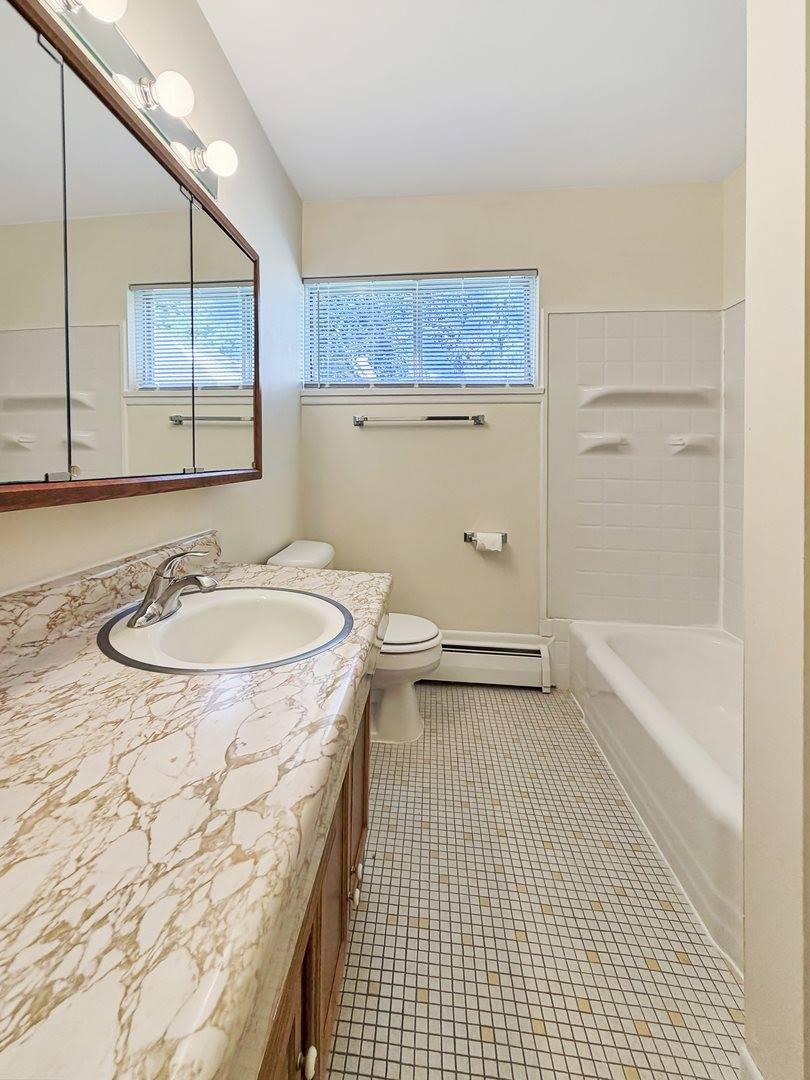 124 North Whistler Avenue, #A8, Freeport, IL 61032