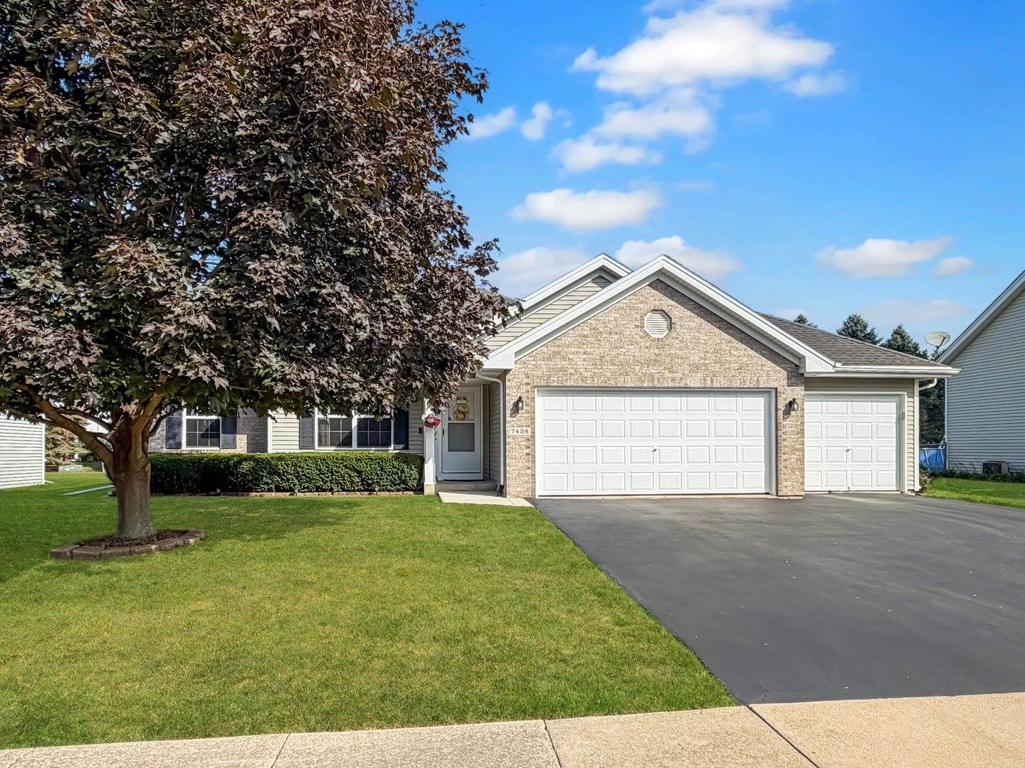 7438 Ashton Villa, Rockford, IL 61107