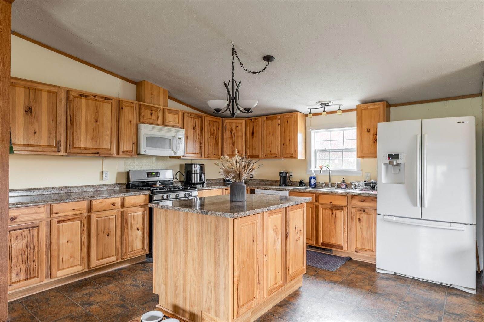 2290 Western Avenue, Newburgh, ME 04444