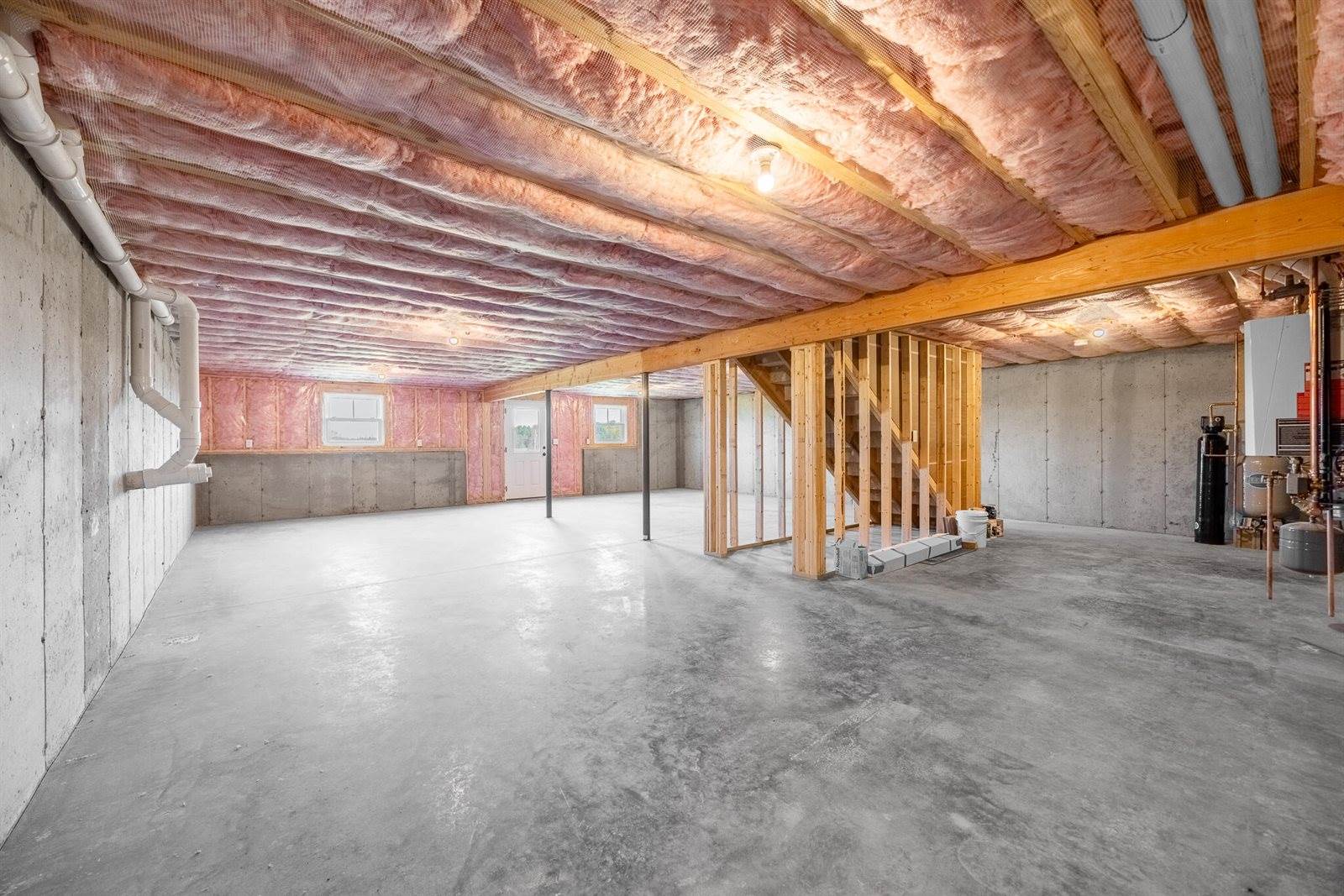 106 Amberside Drive, Hermon, ME 04401