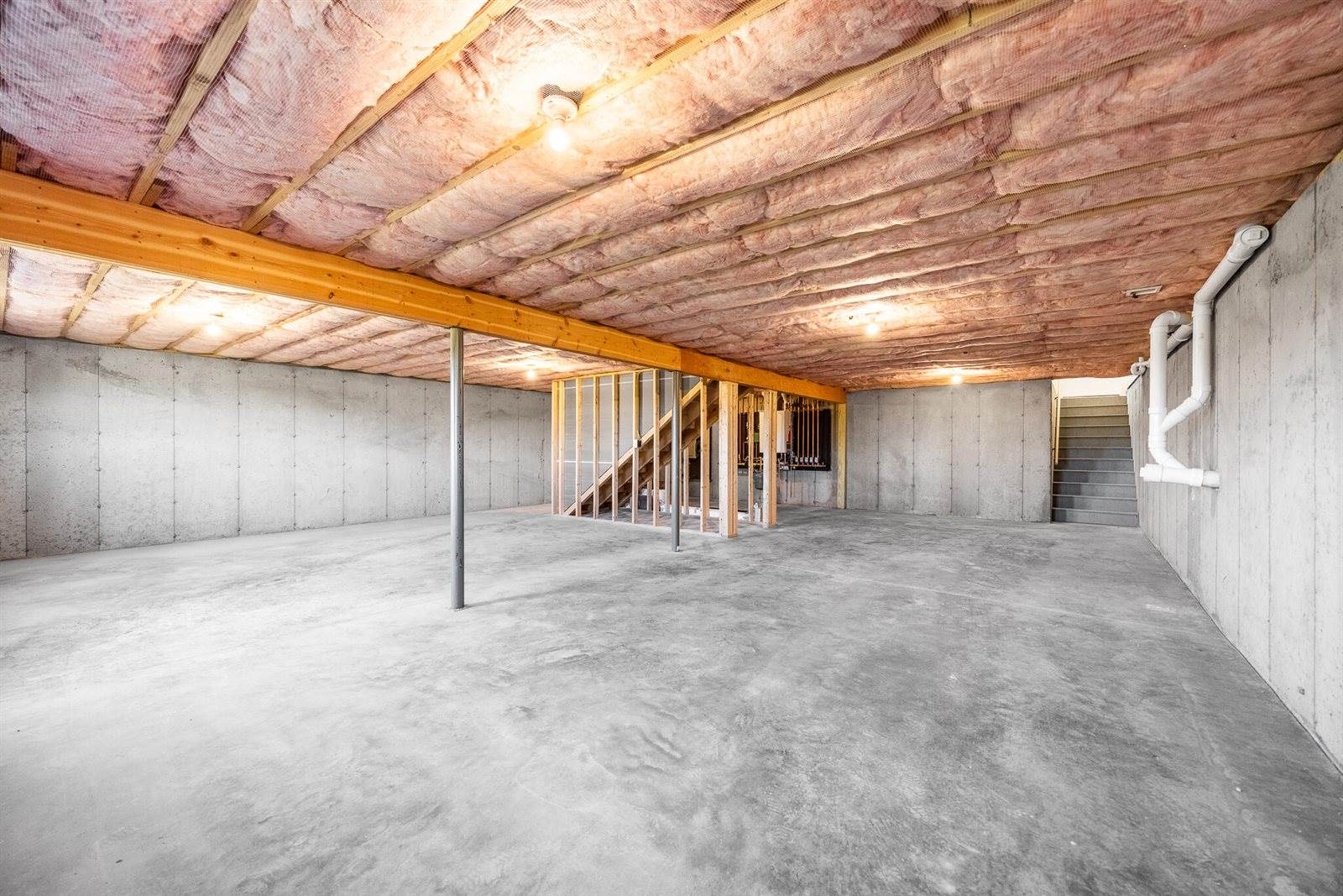 106 Amberside Drive, Hermon, ME 04401