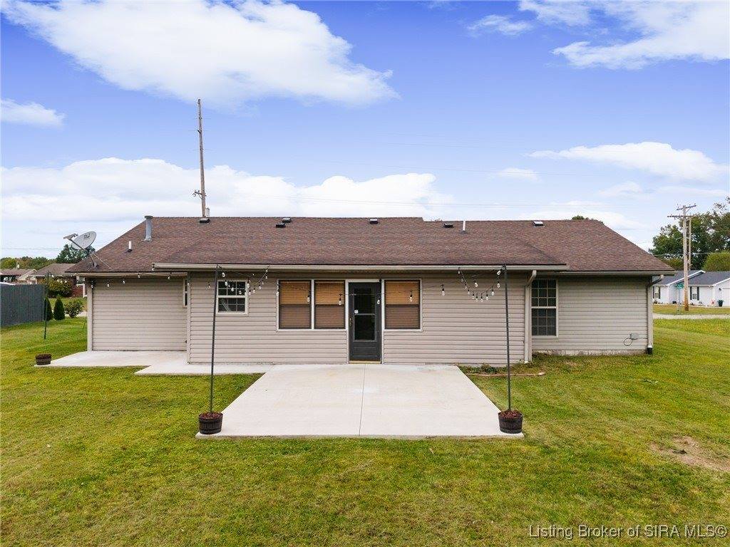 951 York Road, Scottsburg, IN 47170