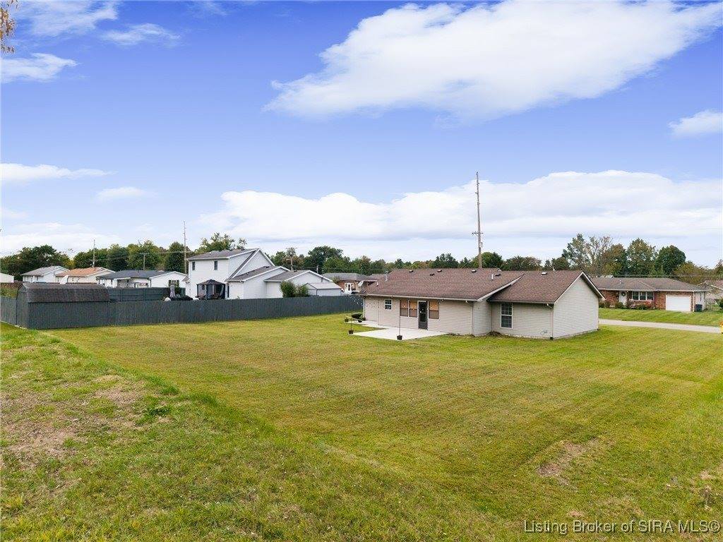 951 York Road, Scottsburg, IN 47170