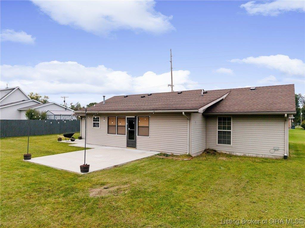 951 York Road, Scottsburg, IN 47170