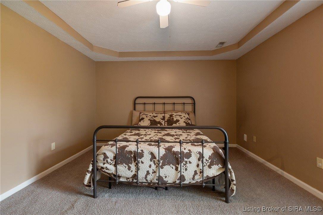 951 York Road, Scottsburg, IN 47170