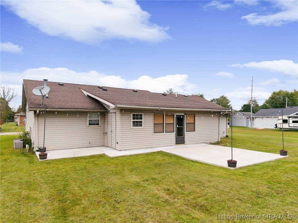 951 York Road, Scottsburg, IN 47170