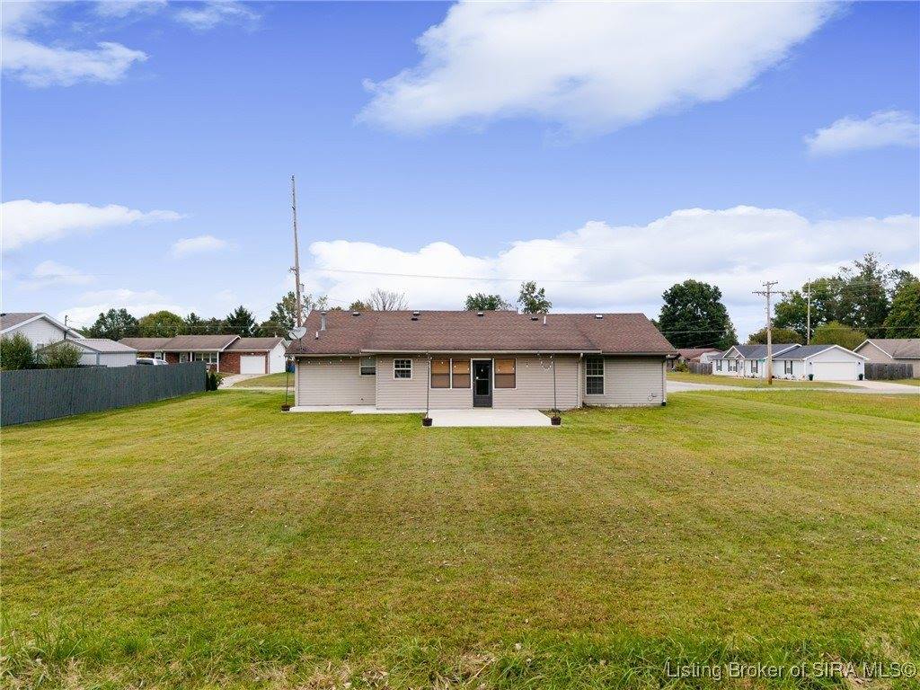 951 York Road, Scottsburg, IN 47170