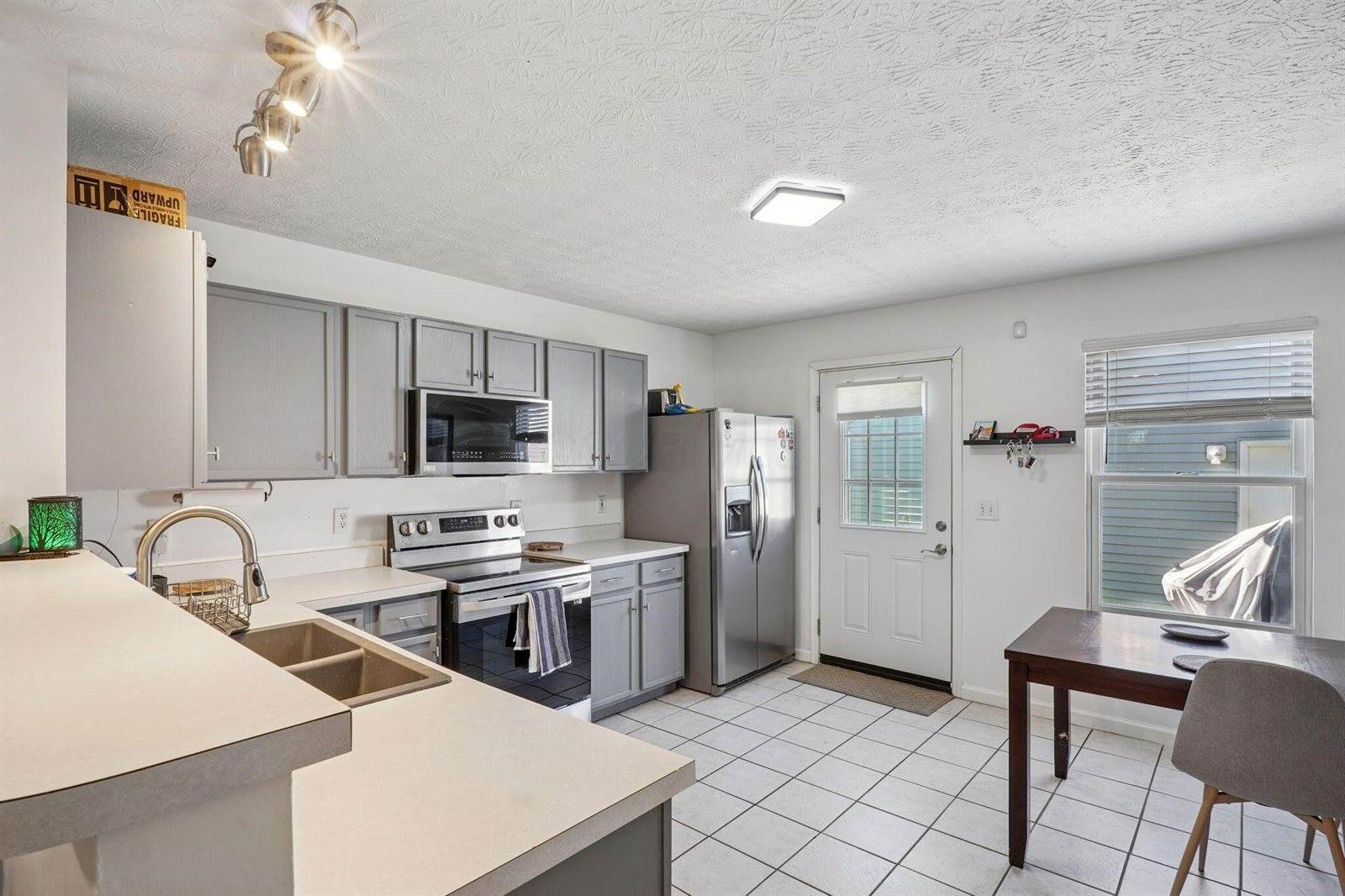 3741 Bill Of Rights Square, Columbus, OH 43207